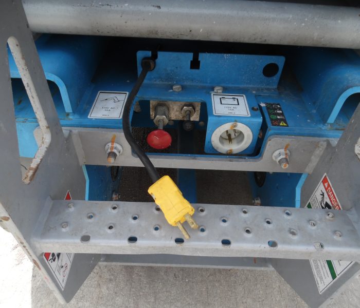 Genie GS-2032 Charging port 13