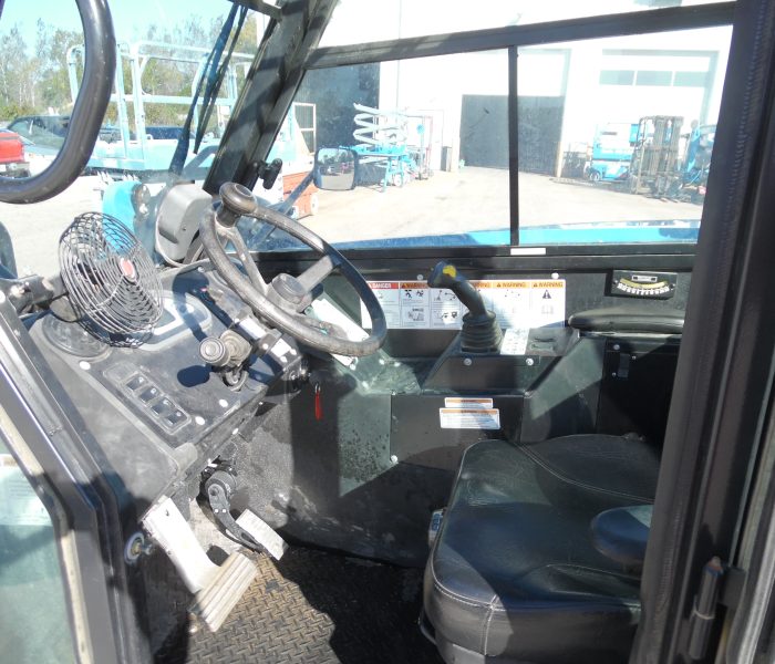 Genie GTH-636 TELEHANDLER, Cabin interior 12 Genie GTH-636 TELEHANDLER, Cabin interior 12