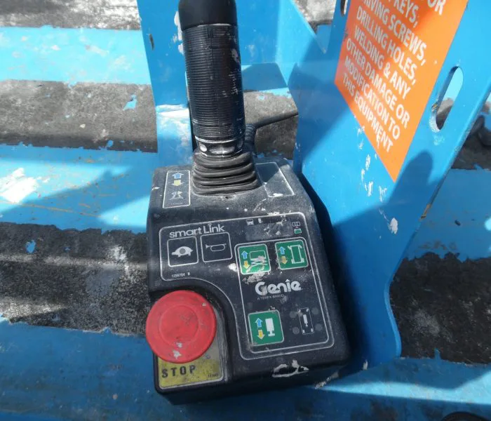 Genie GS-3232 Scissor Lift Controls