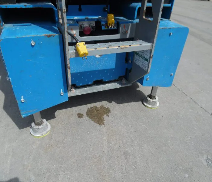 Genie GS-3232 Scissor Lift Struts Extended, Rear Zoom View
