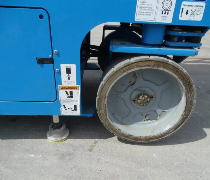 Genie GS-3232 Scissor Lift Struts Extended, Side Zoom View