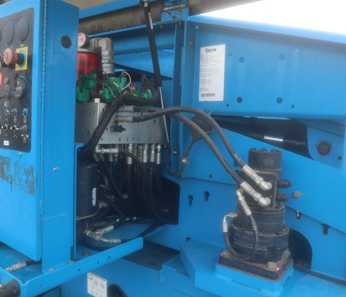 Genie S-40 DF 4 Wheel Drive Straight Stick Boom Engine
